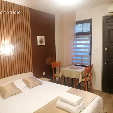 Petkov Family - Self Check-in Hotel